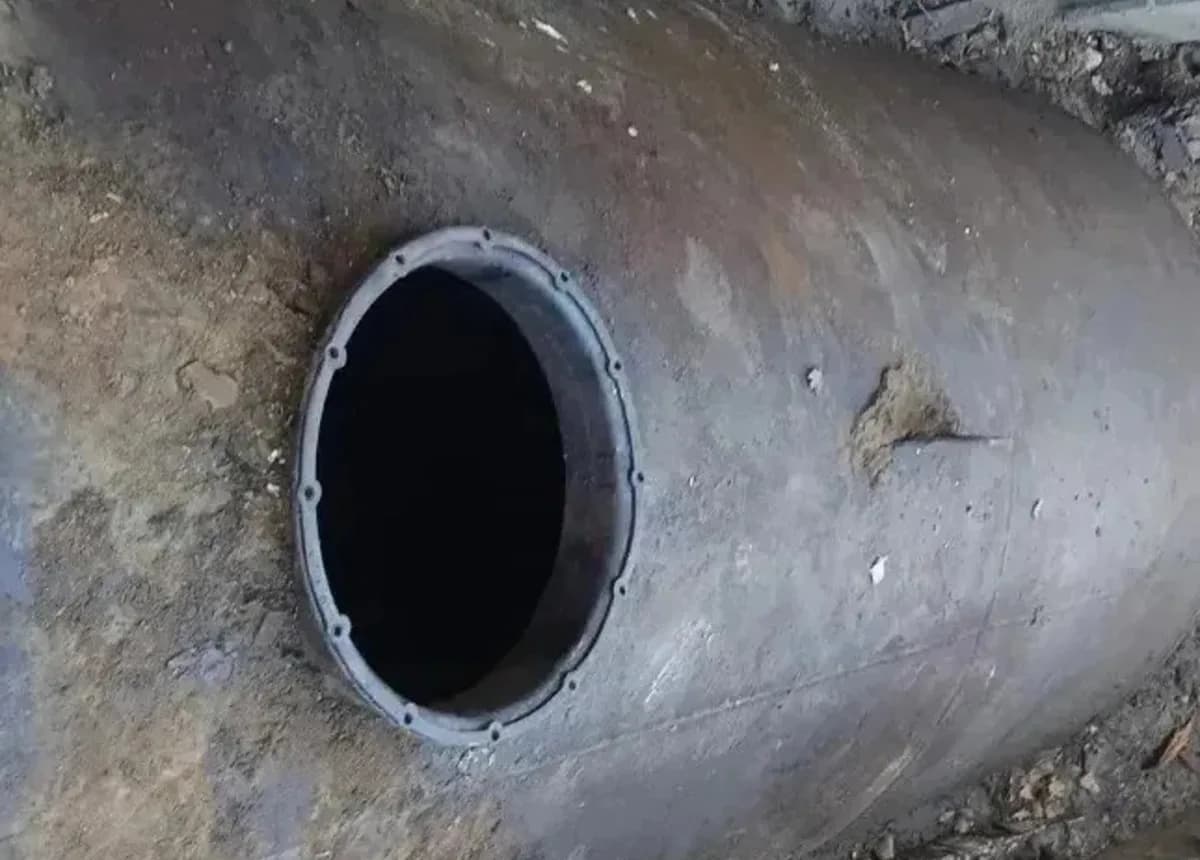 Cuve à fioul enterrée ouverte avant extraction - Chefneux Assainissement