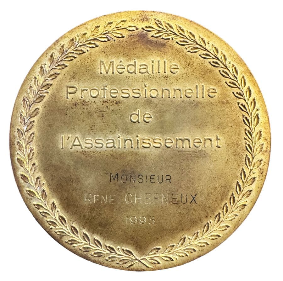 Médaille d'or professionnelle de l'assainissement décernée à René Chefneux en 1993